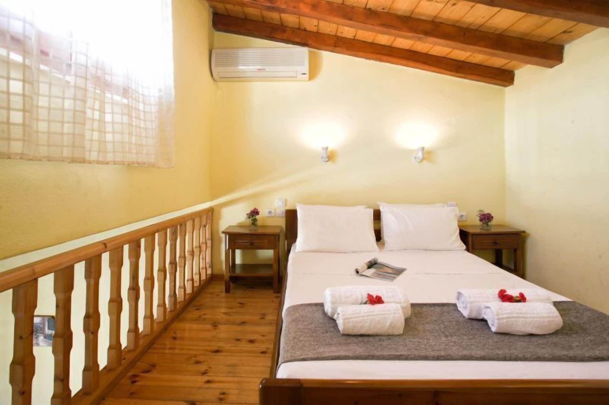 Blue Horizon Studios Skiathos Town Bagian luar foto