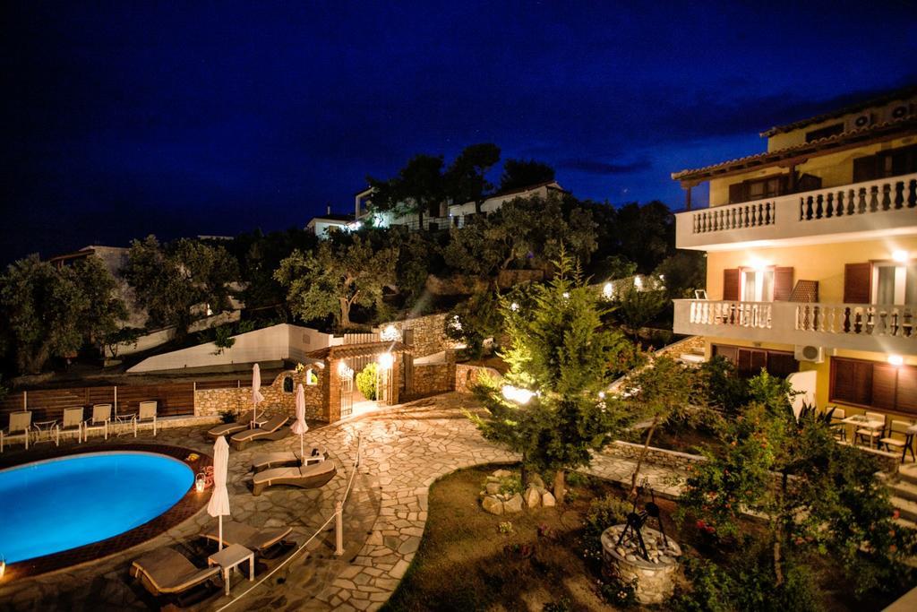 Blue Horizon Studios Skiathos Town Bagian luar foto