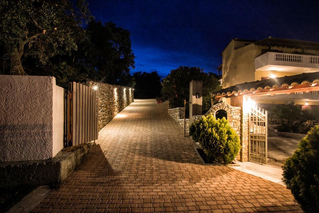 Blue Horizon Studios Skiathos Town Bagian luar foto