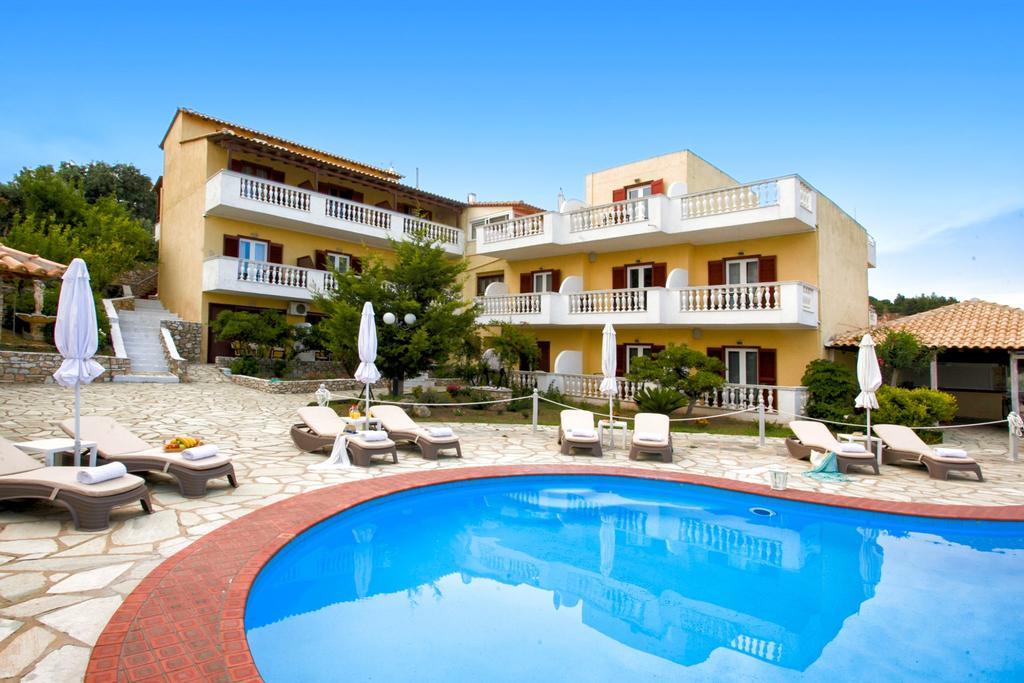 Blue Horizon Studios Skiathos Town Bagian luar foto