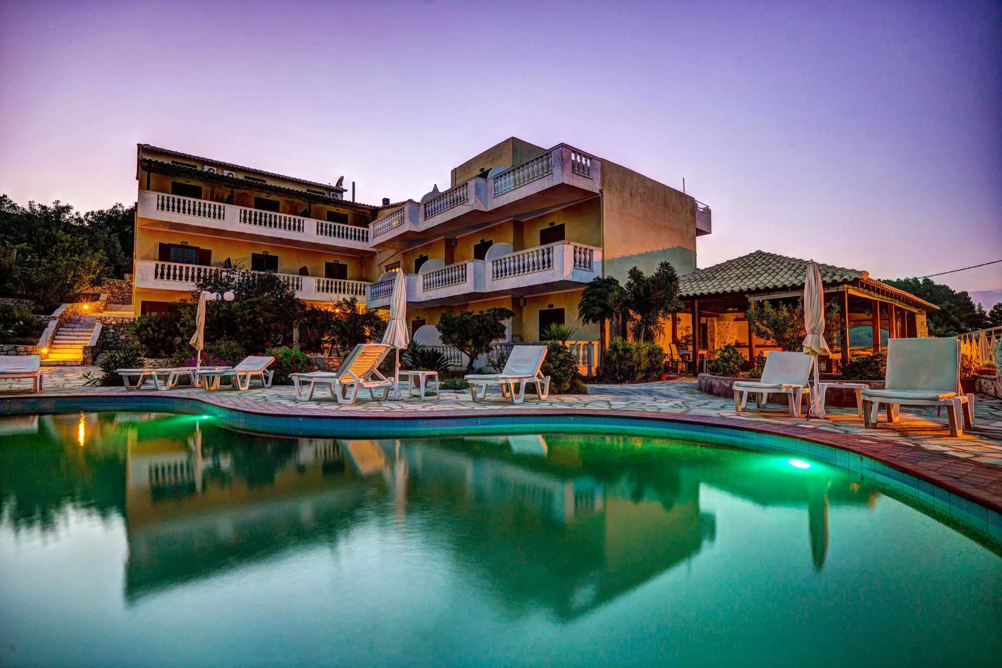 Blue Horizon Studios Skiathos Town Bagian luar foto