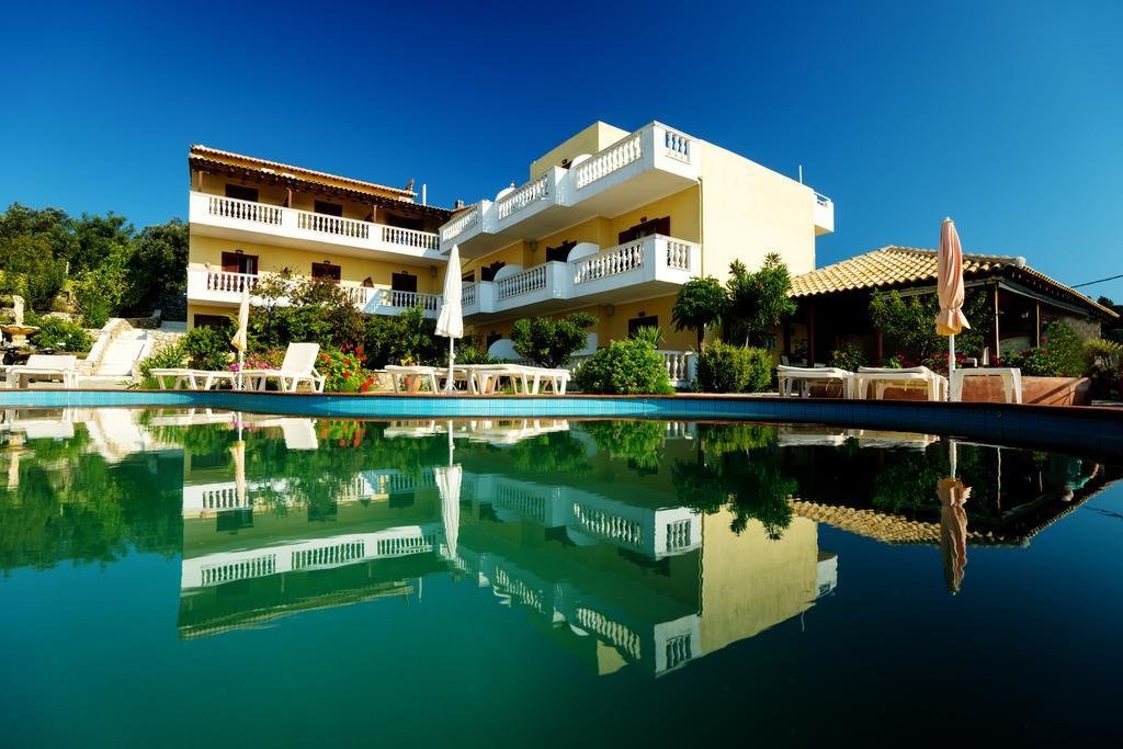 Blue Horizon Studios Skiathos Town Bagian luar foto