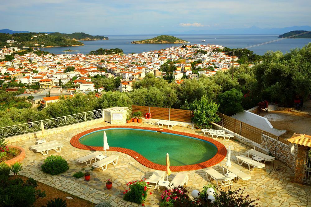 Blue Horizon Studios Skiathos Town Bagian luar foto