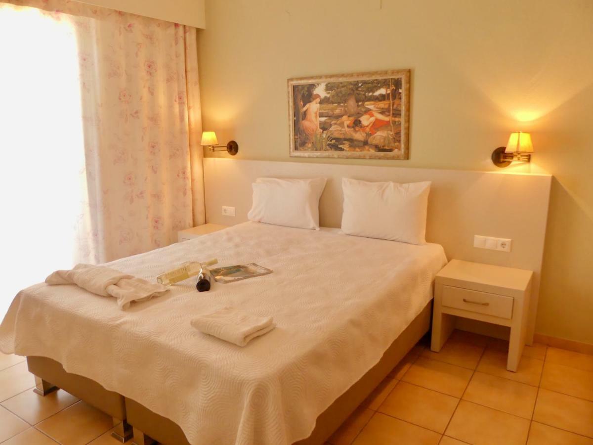 Blue Horizon Studios Skiathos Town Bagian luar foto